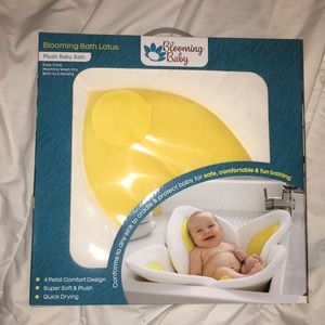 Blooming Baby Lotus Plush Baby Bath